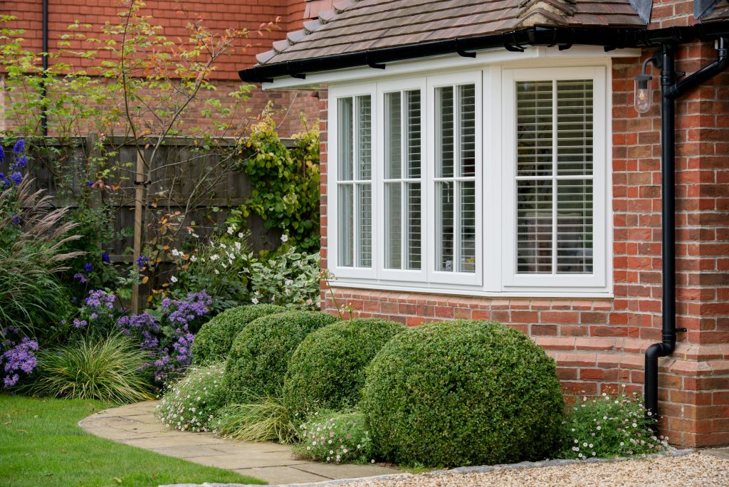 Evo Storm white bay window