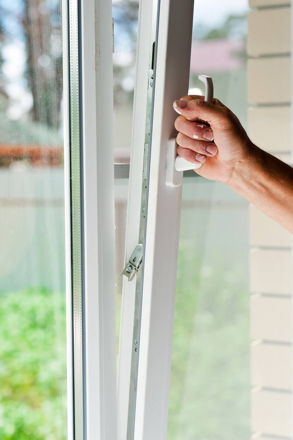 Tilt and turn window handle