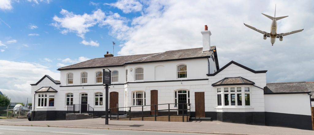 Sash Windows at the Swan Inn, Farnborough